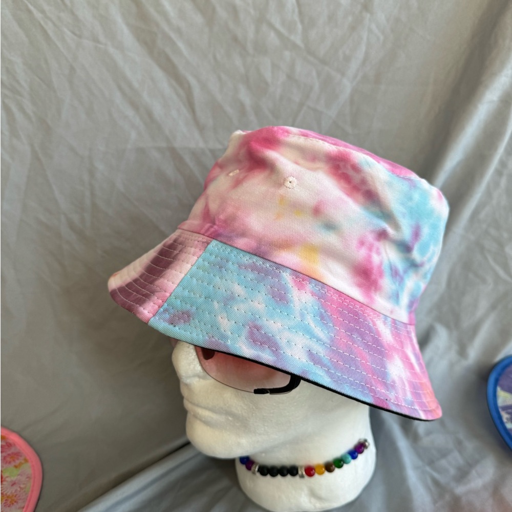 RAVELUXE 🥳 Bucket Hat 👒 ✨ Multi-Color ✨ - Picture 3 of 3